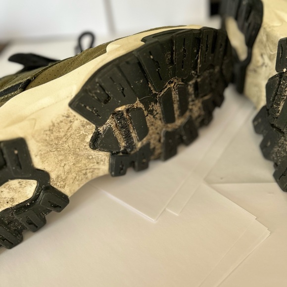 NoTwoWays Kaki Sneakers - Picture 10 of 10